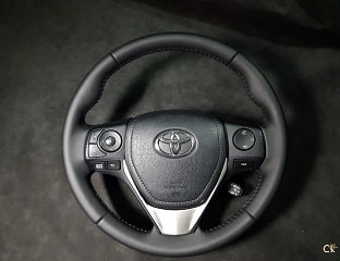 Перетяжка руля Toyota RAV 4 натуральной гладкой кожей, шов косичка